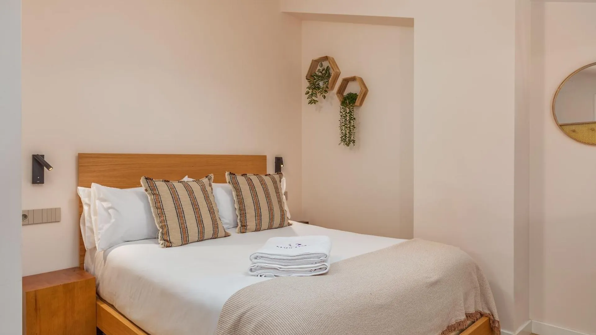 דירה ל'אסטרטיט Marconia Boutique Residence ספרד