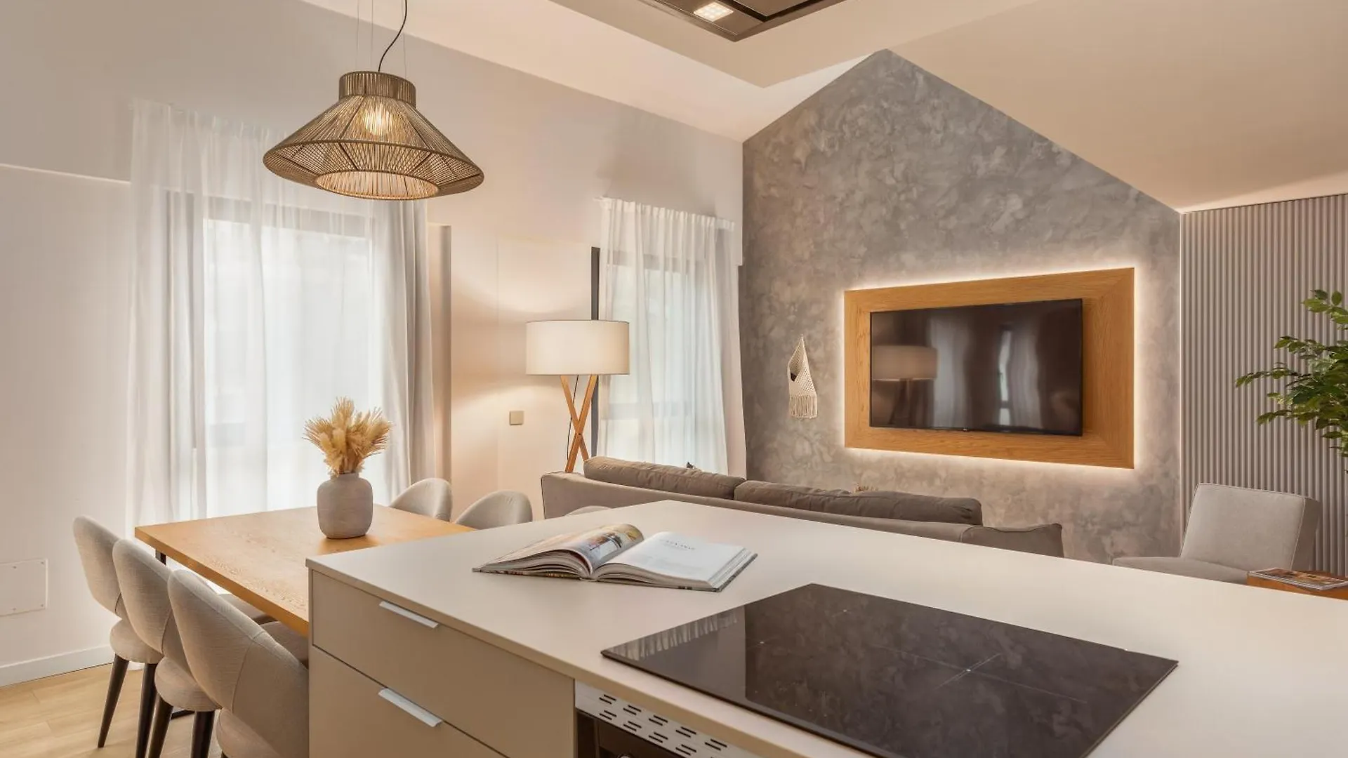דירה ל'אסטרטיט Marconia Boutique Residence