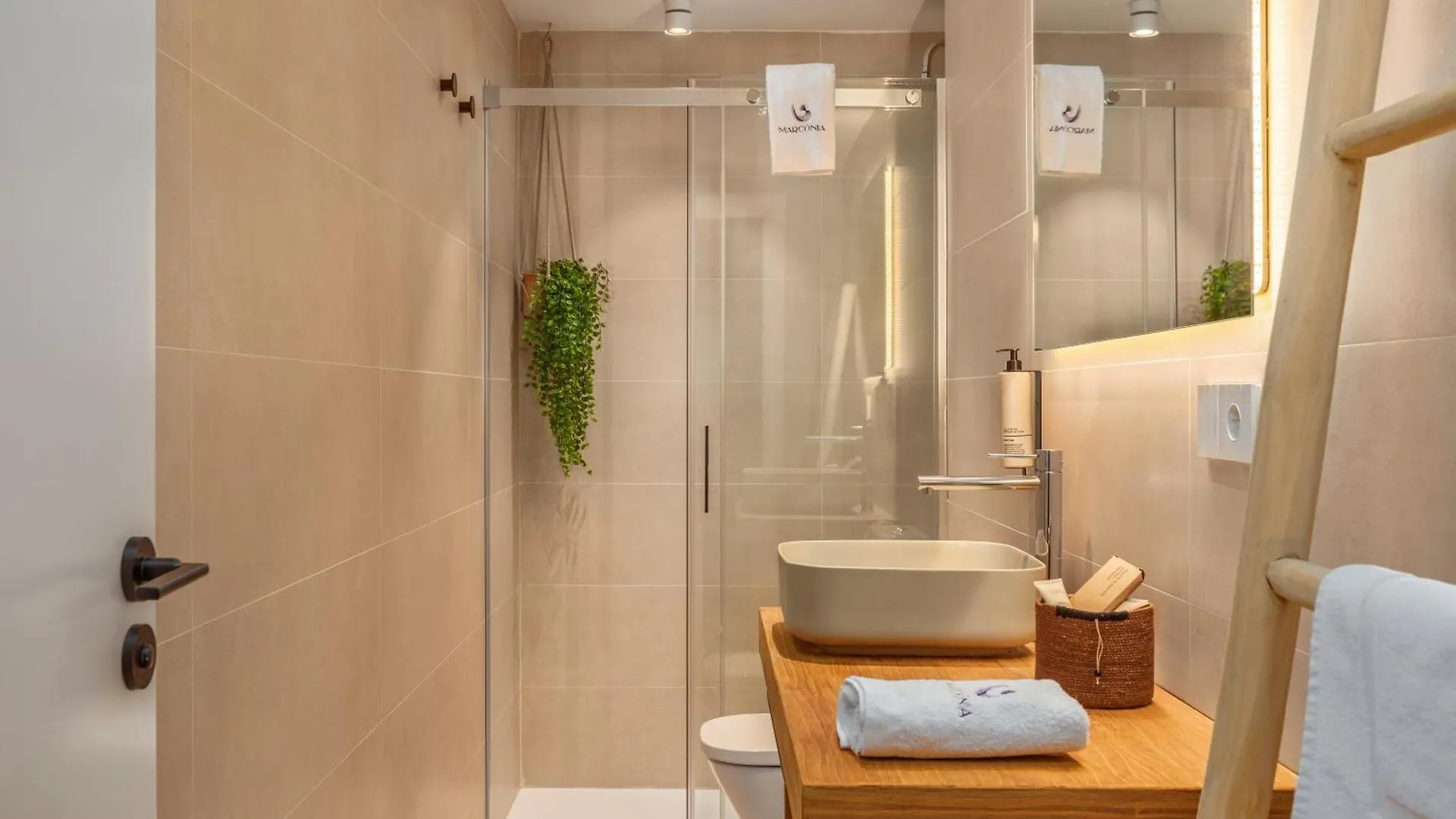 ל'אסטרטיט Marconia Boutique Residence